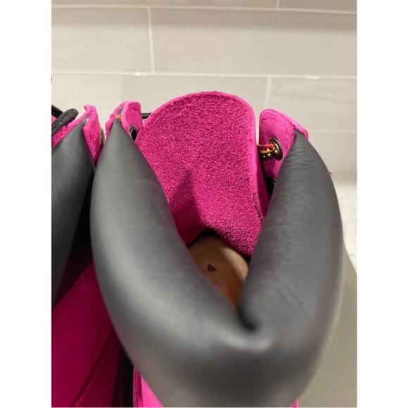 6in dark pink womens timberlands size 7.5. NEVER WORN. BRAND NEW! VERY RARE!! - Picture 6 of 10